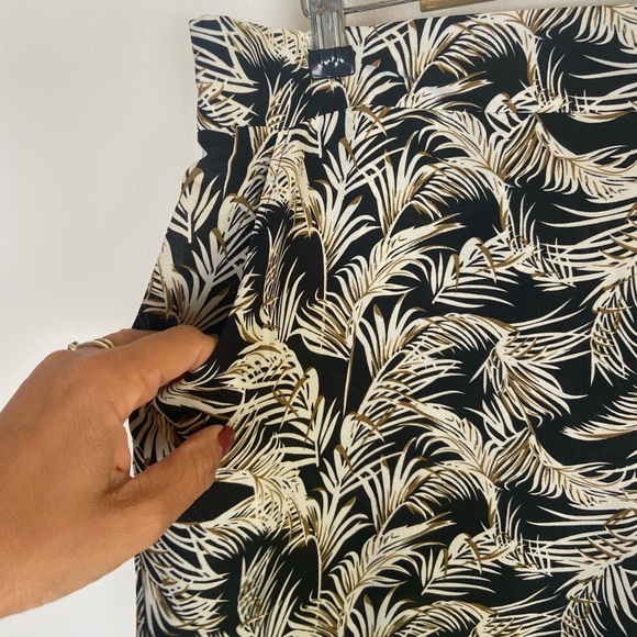 Max Studio Tropical Floral Wide Leg Crop Pants Size 2X Black Cream Pull On NWT - Picture 3 of 12